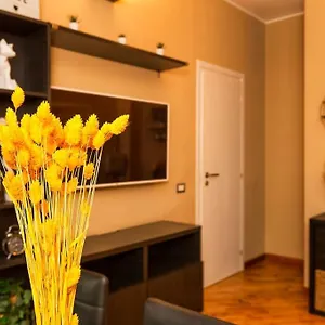 Apartment Sunny & Updated Flat With Panoramic View 50m From M4 Stop, Milan