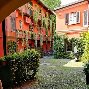Apartment - Alzaia Naviglio Grande, Milan